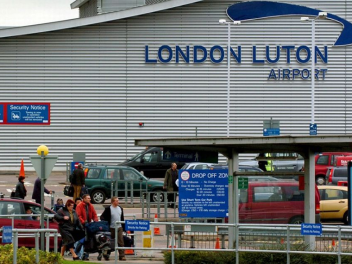 Luton Airport Transfer Services in Edgware & Burnt Oak - CHEAP MINICABS in Edgware & Burnt Oak